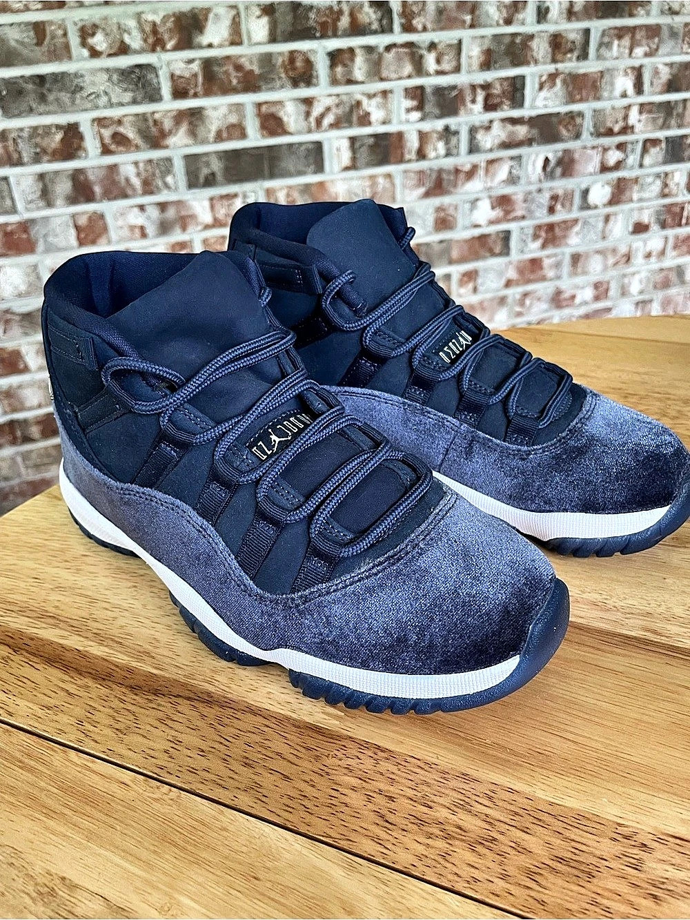 Jordan Air Jordan 11 Retro Sneakers in Blue & White US 8 Like New